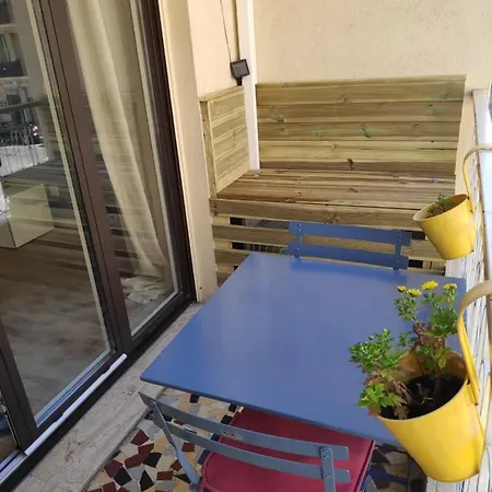 - Port - Balcony *